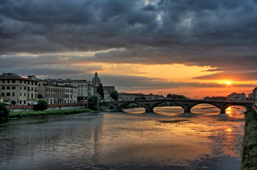 HDR photograph of a sunset over Arno river in Florence processed with easyHDR